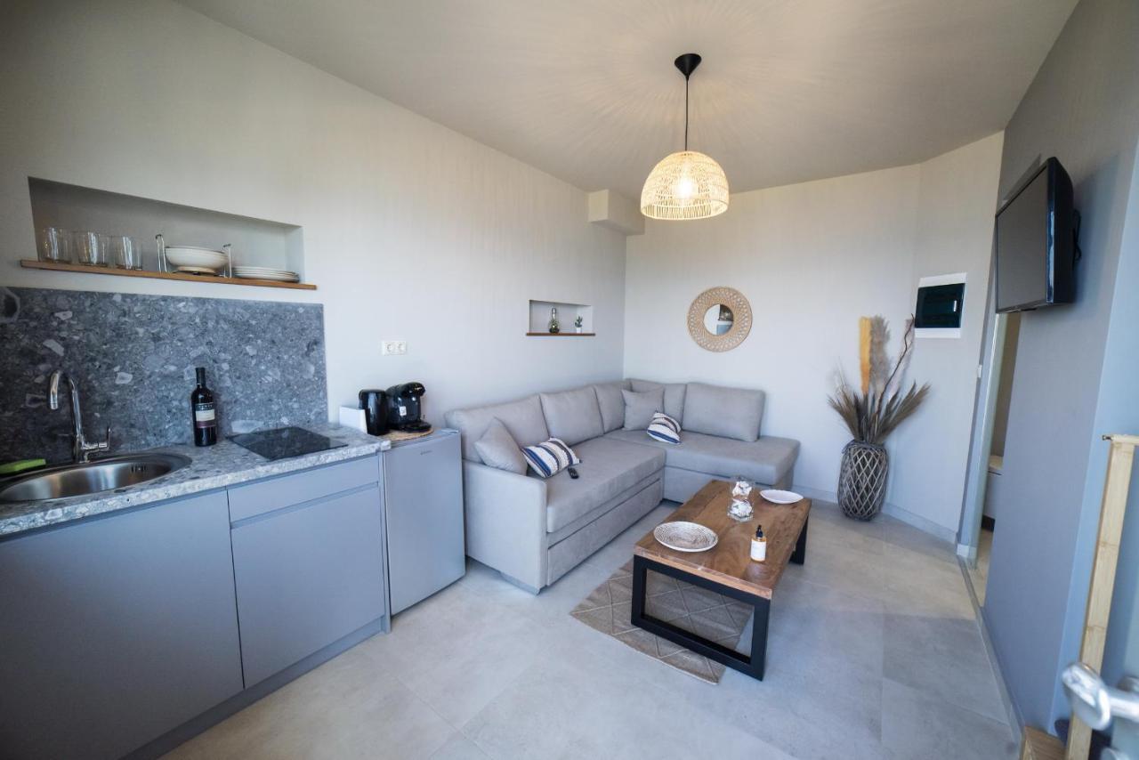 Theros Suites Dhiminio Exteriör bild