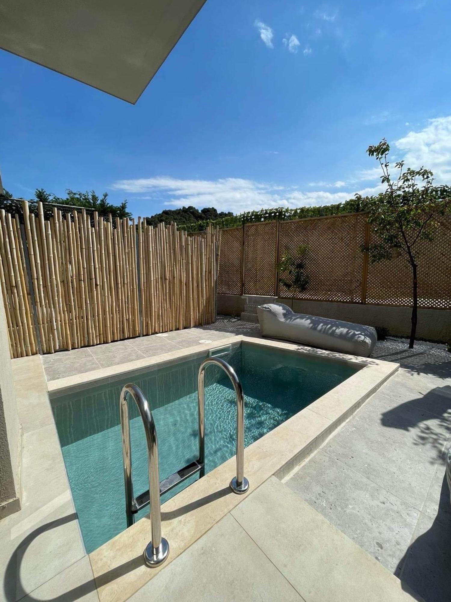 Theros Suites Dhiminio Exteriör bild